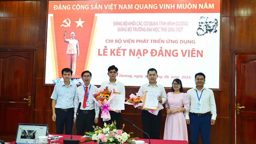 Kết nạp Đảng cho sinh viên Lê Thành Huy Bảo và Lê Minh Tân